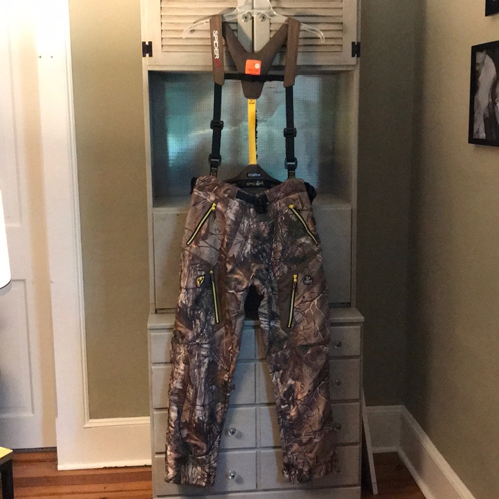 Tree Spider hunter overalls with safety harness